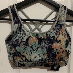 Brand New✨La vie en Rose sports bra